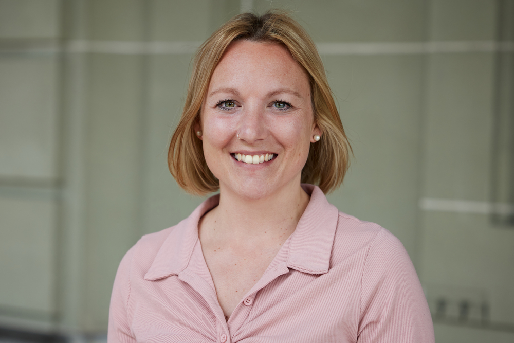 Amanda Bischoff, Direction des ventes et du service